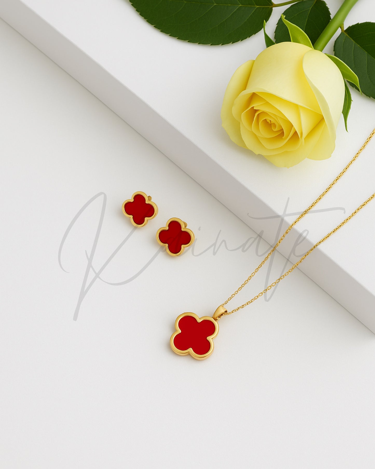 Golden Clover Set – Pendant & Earrings,