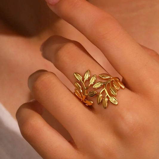 Eterna Leaf Ring – 18K Gold-Plated Stainless Steel