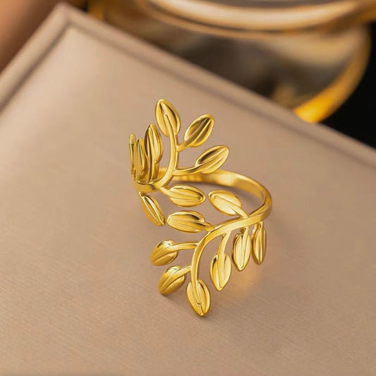 Eterna Leaf Ring – 18K Gold-Plated Stainless Steel