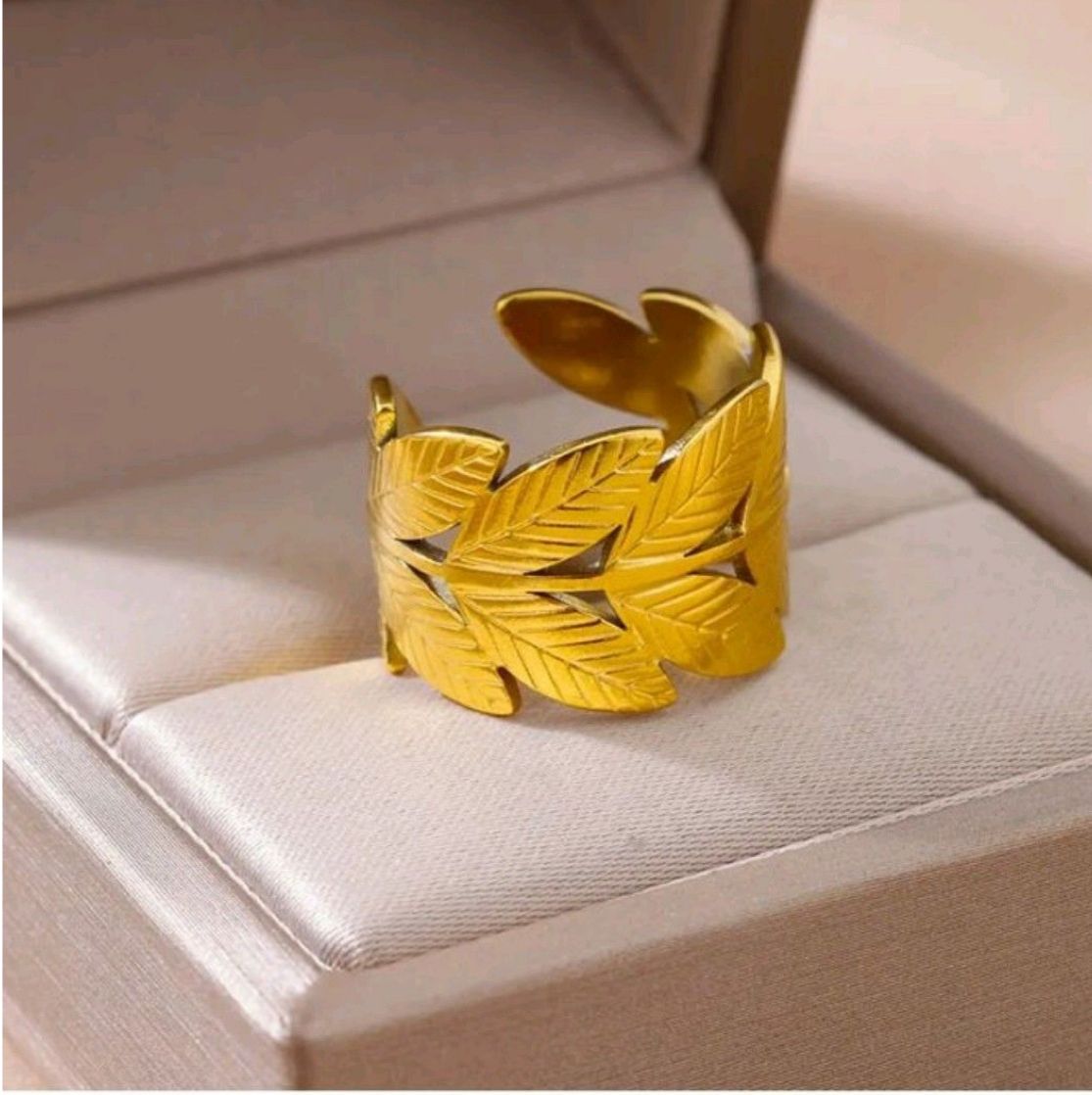 Leafy Adjustable Ring –  Design in 18K Gold Plated Stainless steel